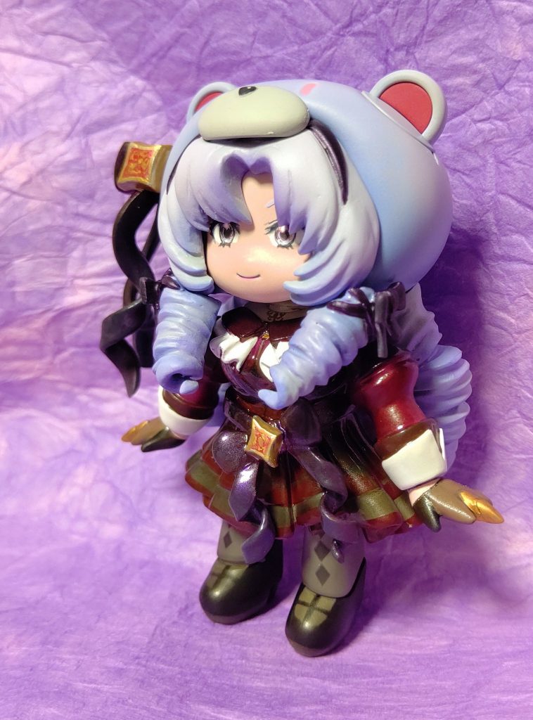 なんだかお顔がまるっこいですわね…(汗)