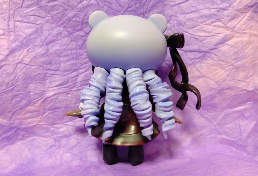 背面の縦ロール。パテ削り出しです。めんどくさかったですわ～💦