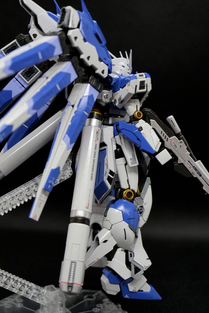 背部。シルバーの部分に練習のため、新しく買ったガイア系の塗料を使っています。