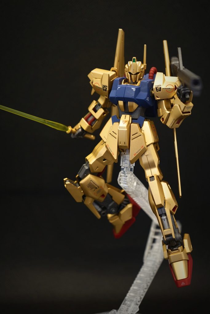 武装ショット。合わせ目が本当に出ないキットで、HGの進化を感じました。