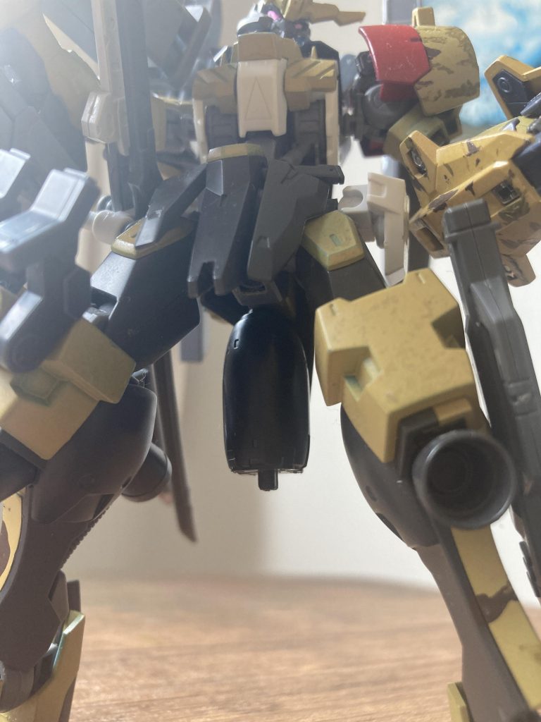 スカート裏には燃料タンクを付けました。