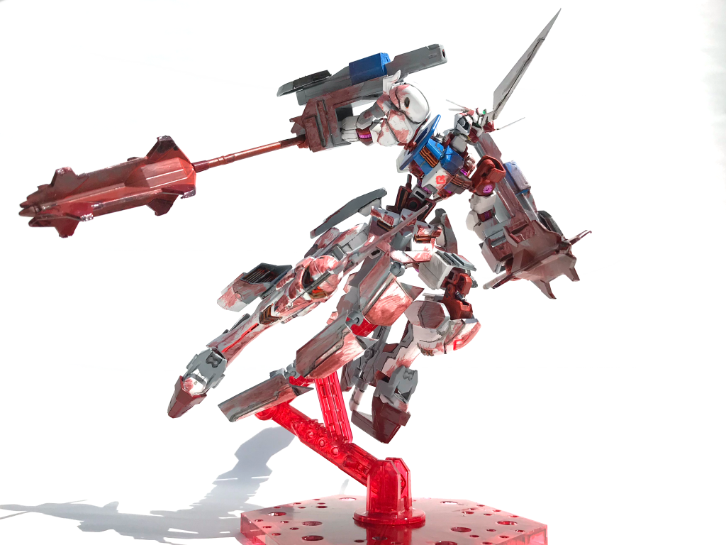 基本的な戦法は機動力の高さを生かした近接戦闘．腕部レールガンもそれなりの威力があるので一応中距離にも対応．