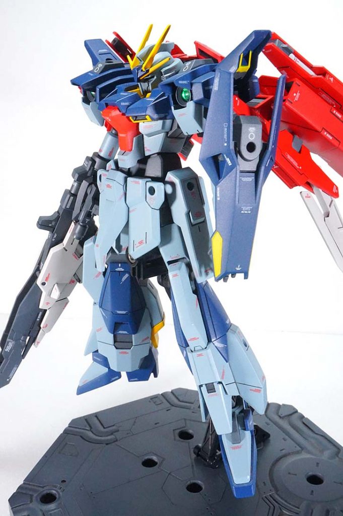 改造点など全く無く「ストレートビルダー」の真骨頂「素組み」で可能な限り丁寧に作り、カラーリングも成型色になるべく近付けました。「誰が見ても、あの機体」と分かって頂けたらありがたいです。