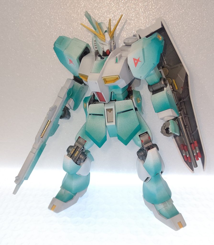 約千円からのνガンダム–3枚目/制作者：ロダン