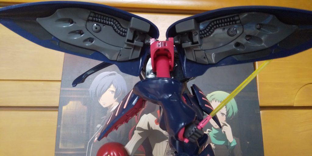 :左右のバインダーの内側はこの通り。すみ入れの他に内部の枠部分はグレークレオスを使い、筆で塗ったのだ。