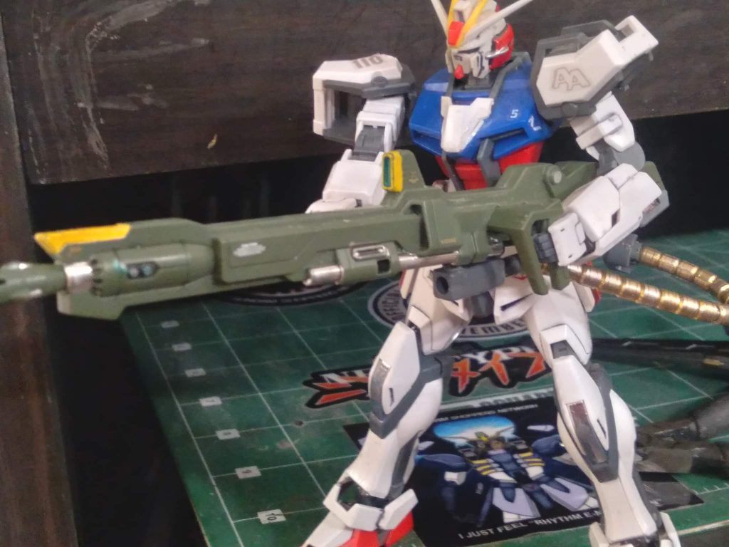 Here is a side angle of the weapon. The cable is an upgrade line for a master grade zaku. I forgot to get a picture of the tank, haha. I hope you like it, and if you can give me any tips or ideas, please do so.