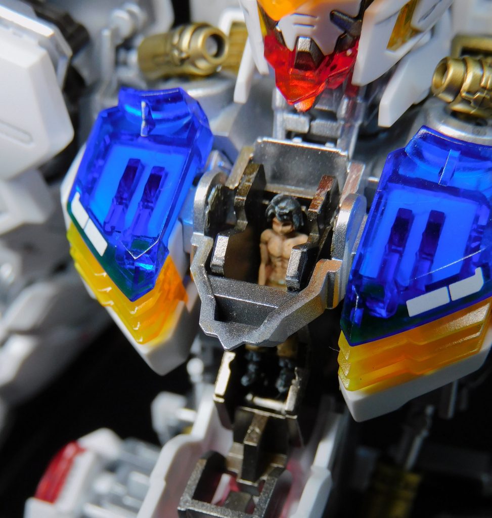 コクピットの三日月・オーガスは、筆塗りしました✍️理想的な細マッチョ💪🤩