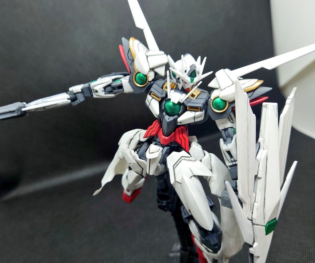 ガンダムクアンタ(白騎士)–5枚目/制作者：ガンダム社会人