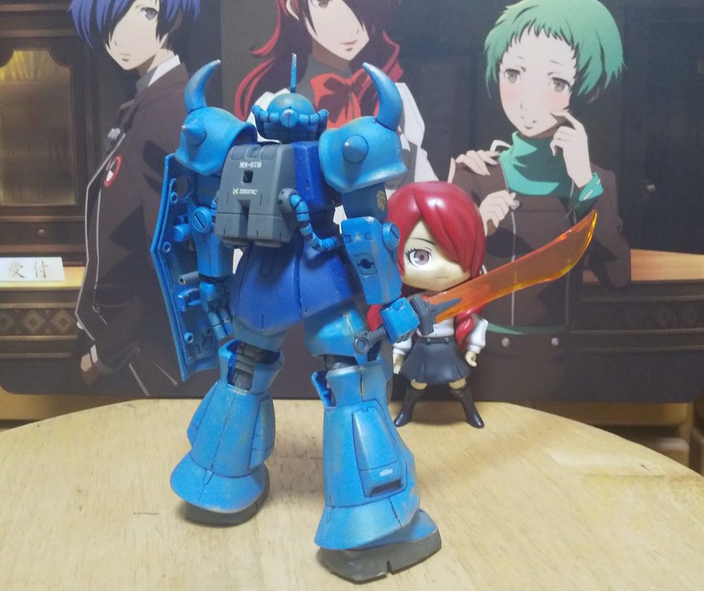 :後ろ姿だ。砂が着いてて塗装が剥げてて地上機らしくブリリアント！