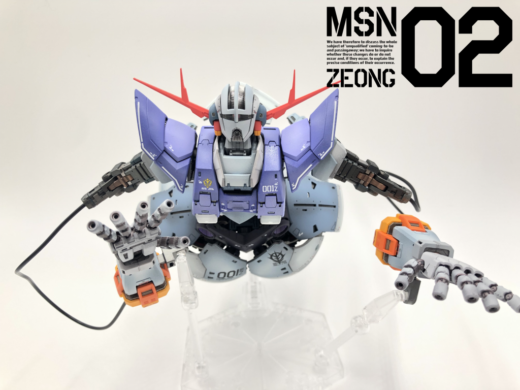 前腕部を、付属のリード線を使ってディスプレイしています。