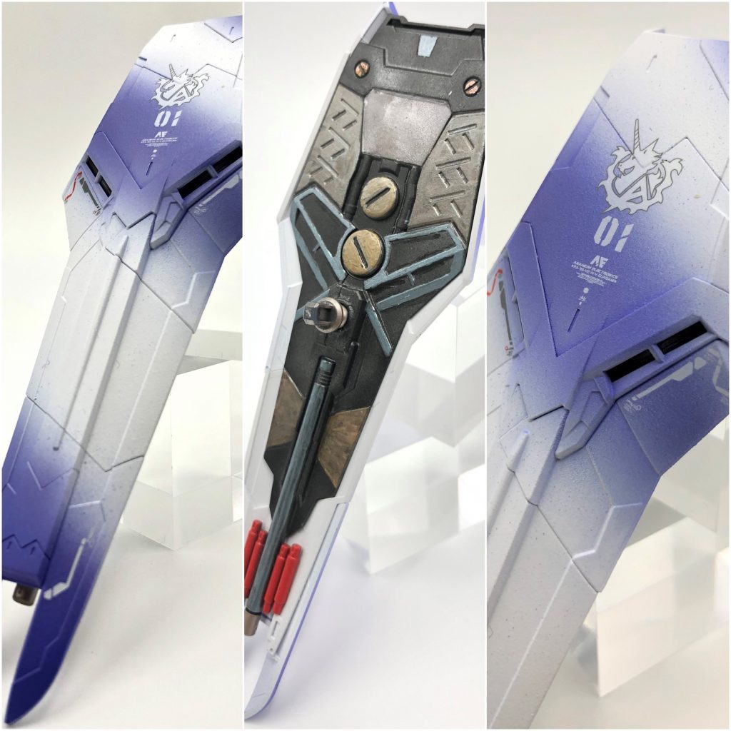 シールドも、フィン・ファンネル同様、複雑にパーツ分けされています。が、パーツ分けは無視して、今回は、グラデーションで塗装しました。また、シールド裏は細かいディテールを生かして、筆で塗り分けました。