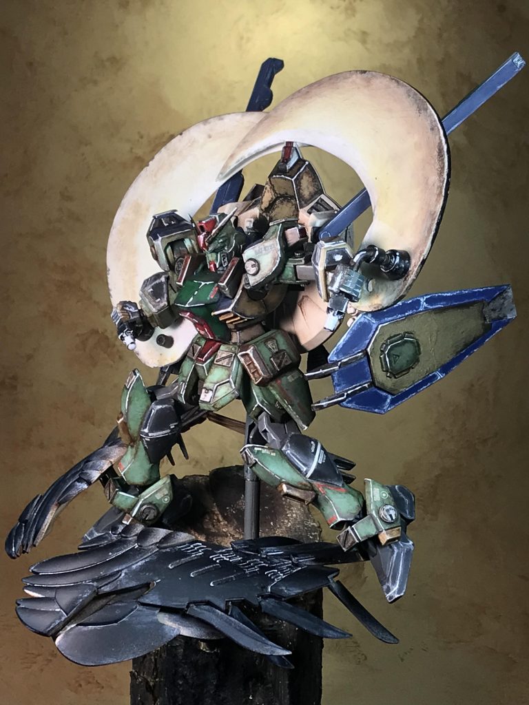 近目の全体図古い絵がモチーフなので塗装は少ししつこい位に汚した感じに仕上げています。風袋はどうしたものかと考えてプラ板で製作しました。色合いもなんとなくそんな感じに見えるよう塗装してみました。背景はプラ板にゴールドを吹き付けてからぼかしで模様を入れました。