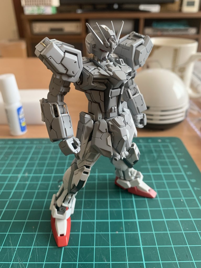 肩アーマーをいかり肩にしてマッシブなイメージに