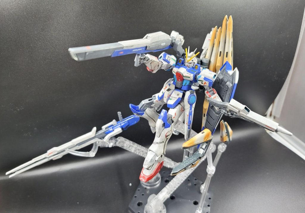 こちらアムロ、ネオ・ハイパー・メガ・バズーカ・ランチャーで敵を一掃するV2バスターのロングレンジキャノンの再現ハイパーメガバズーカランチャーの改良型に当たりますこの時代ではMSからのエネルギー供給で使用可能まで技術が発展した模様素材はジェガンブラストマスターのサテライトキャノン