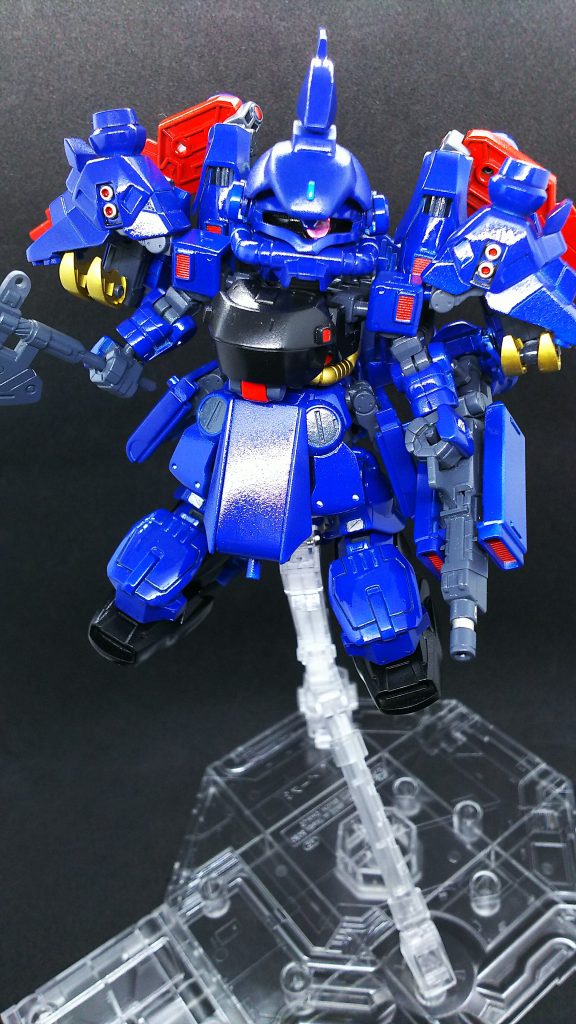 いきなり飛びました。基本塗装が終わったところですね。まだ少し色が足りなくてのっぺりとした印象。この時点でのシールドライフルはライフルに竜っぽい頭部を差し込んでいるだけの差し替えギミックでしたが、纏まりが悪かった為塗装済みの外装に挟み込む形で新規に可変ギミックを追加しました。後は色を追加して完成となりました。以上となります。最後までご覧いただきありがとうございました！