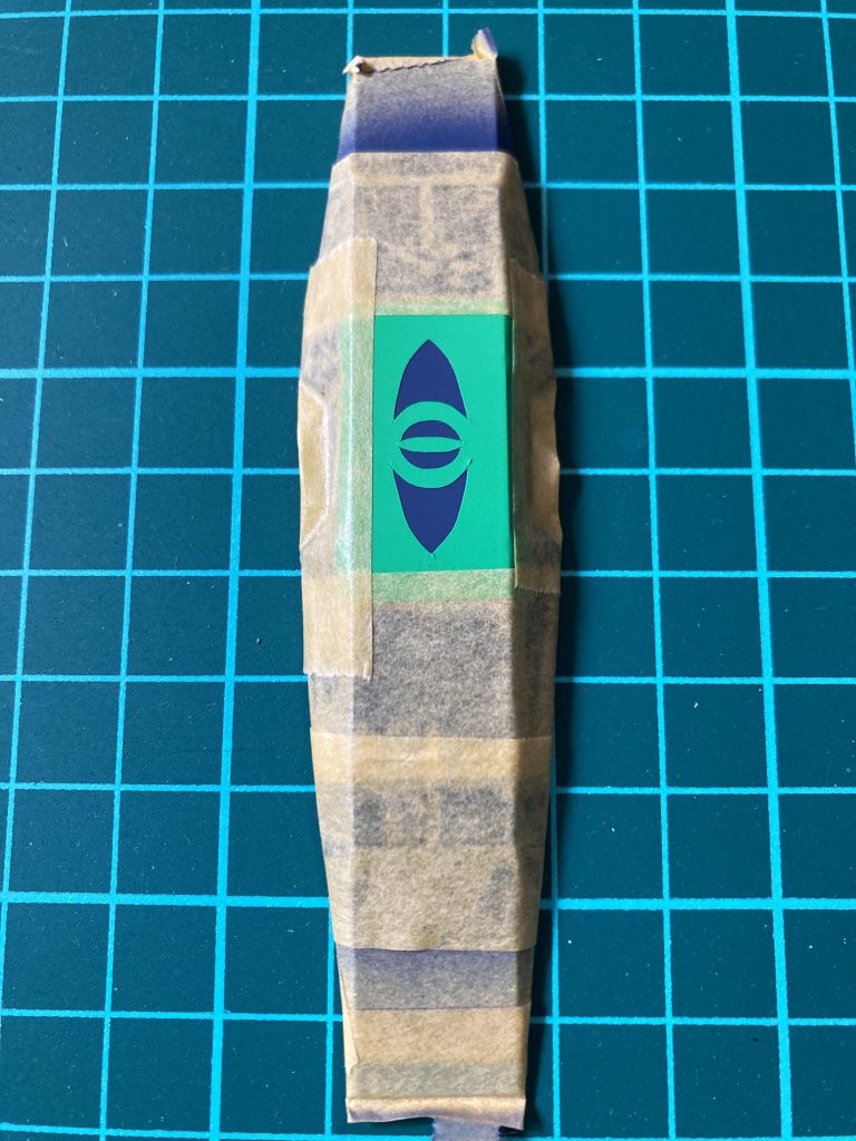 ヴェイガンのマークは本編にちょっとだけ出ていたものを参考にマスキングステッカーを製作しました。