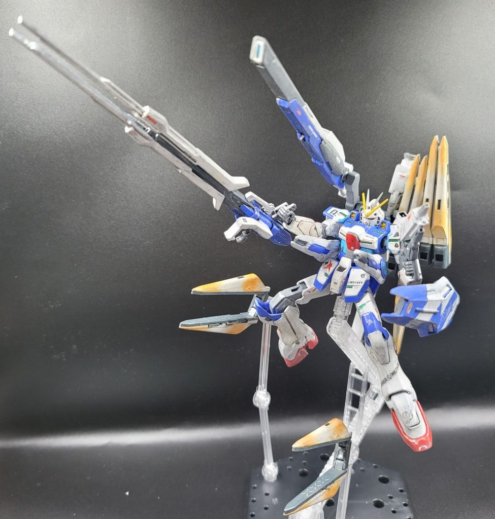 ここから何ひとつ通すわけにはいかない…...当ったれぇぇぇえええ!フルバーストですアムロはこんな戦法をする印象ではありませんがそうせざるを得ない状況もあるでしょうフルバーストと言ってもこの機体は武装過剰気味で文字通りの意味で手が足りないから使われていない武装があるんだけどね…サイドアーマーはV2アサルトのヴェスバーを再現するためにジェガンブラストマスターのものに変えました