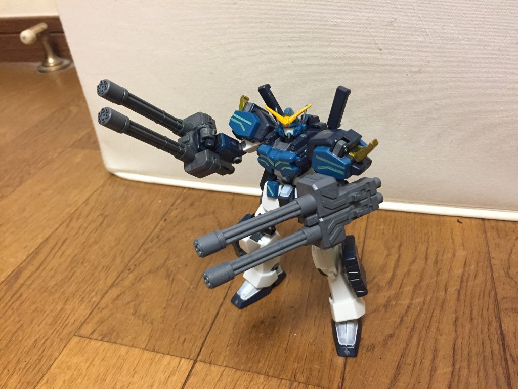 本機では、多数の重火器を駆使した制圧戦、その機動力で攻撃を回避しつつ連撃でトータルダメージを稼ぐ接近戦、運動性の高さを生かしたアクロバティックな格闘戦を得意とする。その戦闘能力は、フォースインパルスガンダムと同等以上であり、パイロットの技量次第では格上のMSにも拮抗できるだけのポテンシャルを秘めている。