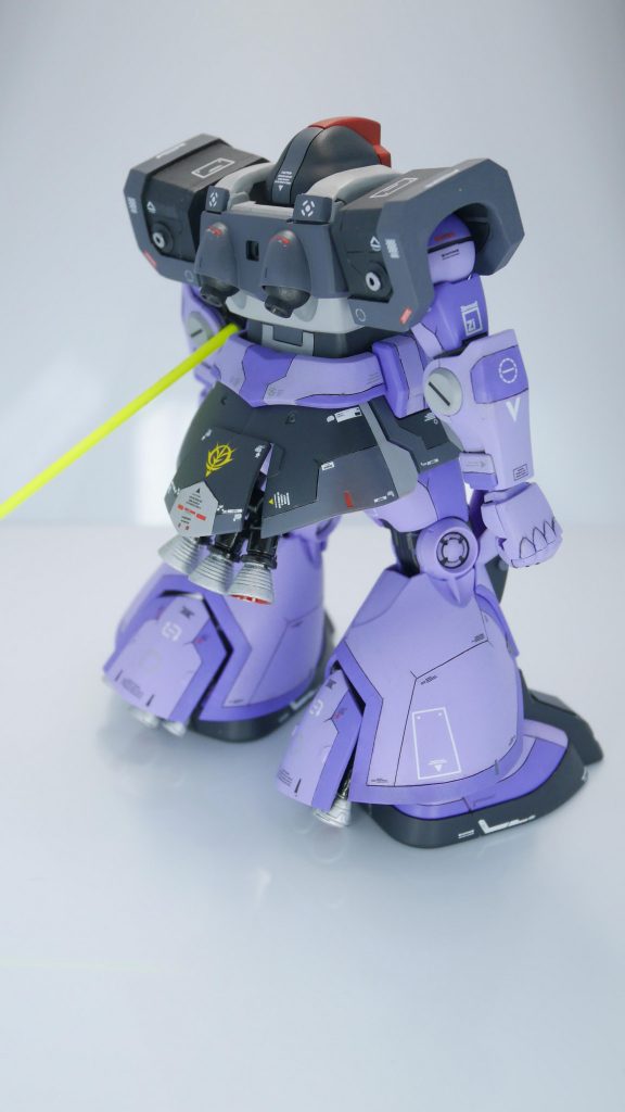 バックパックを追加する為にヒートソード?は腰にマウントできるようにしました。