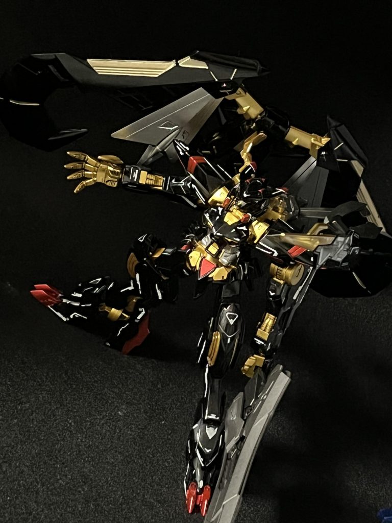 ガンダムアストレイ ゴールドフレーム 黒天(鵺)鵺(ヌエ)=『虎の手足』や『尾が蛇』など、様々な動物が入り混じった姿で描かれる日本の怪物・妖怪ギリシャ神話には、『キマイラ』という似た姿のものがあります。