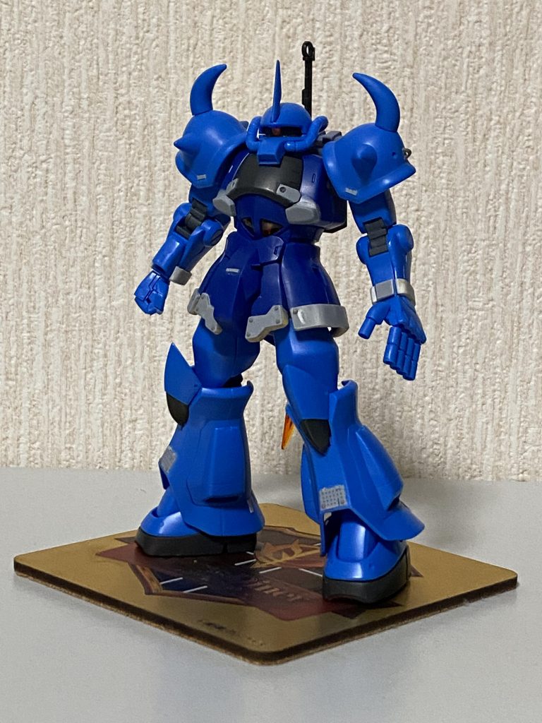 プラ板ペタペタ。スタイルは変えていませんが、重く力強い印象になるよう意識しました。スカートの増加装甲で重心が下がったのが良い感じにドッシリしました。