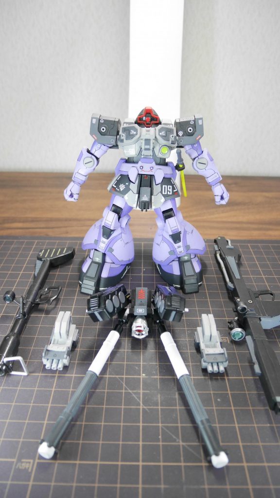 各所にレジンセンサーやデカールでドレスアップしましたが、やり過ぎてごちゃごちゃしたような。。。