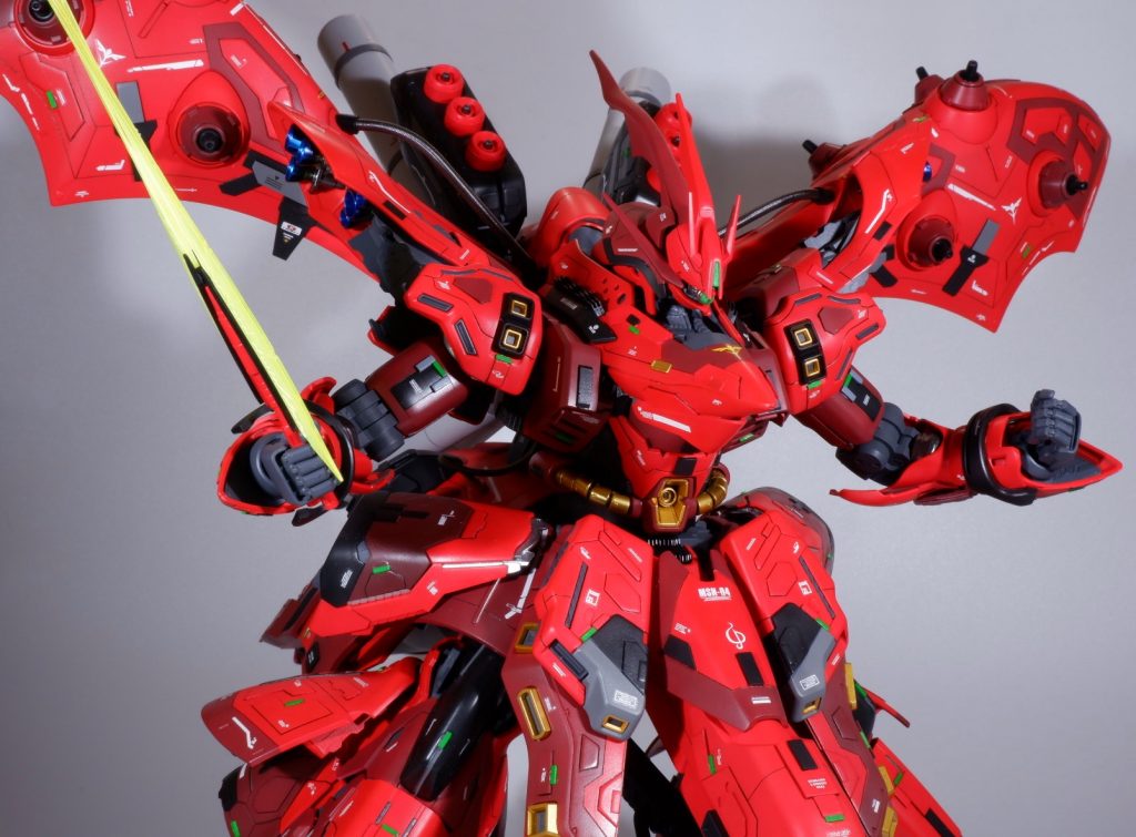 腹部メガ粒子砲ナイチンゲールのメガ粒子砲はオミットしてサザビーの方を採用しました。