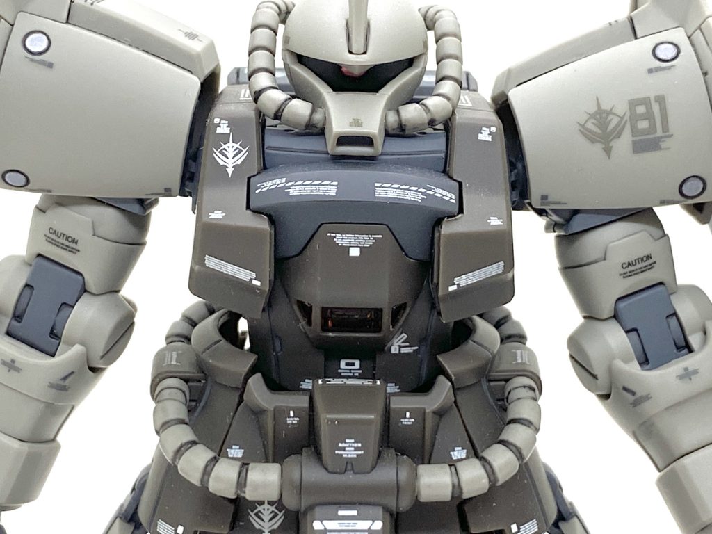 デカールはガンダムデカールのシナンジュ用とオリジン凡用1をメインに市販のデカールを貼ってカトキ風にしました。先に作りましたグフカスタムとなるべく同じ位置、デザインのデカールを貼って統一感を出しています。