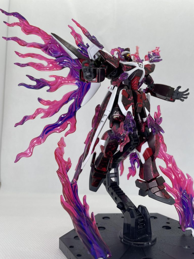 ラップ塗装をした表面は、上からコンパウンドで磨きました。ツルツルですね。