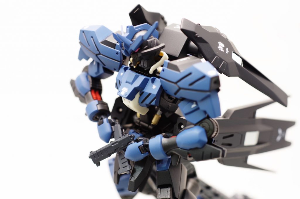 拳銃を抜くポーズを撮りたかったため、ふんどしに付いていた拳銃は削除しました。