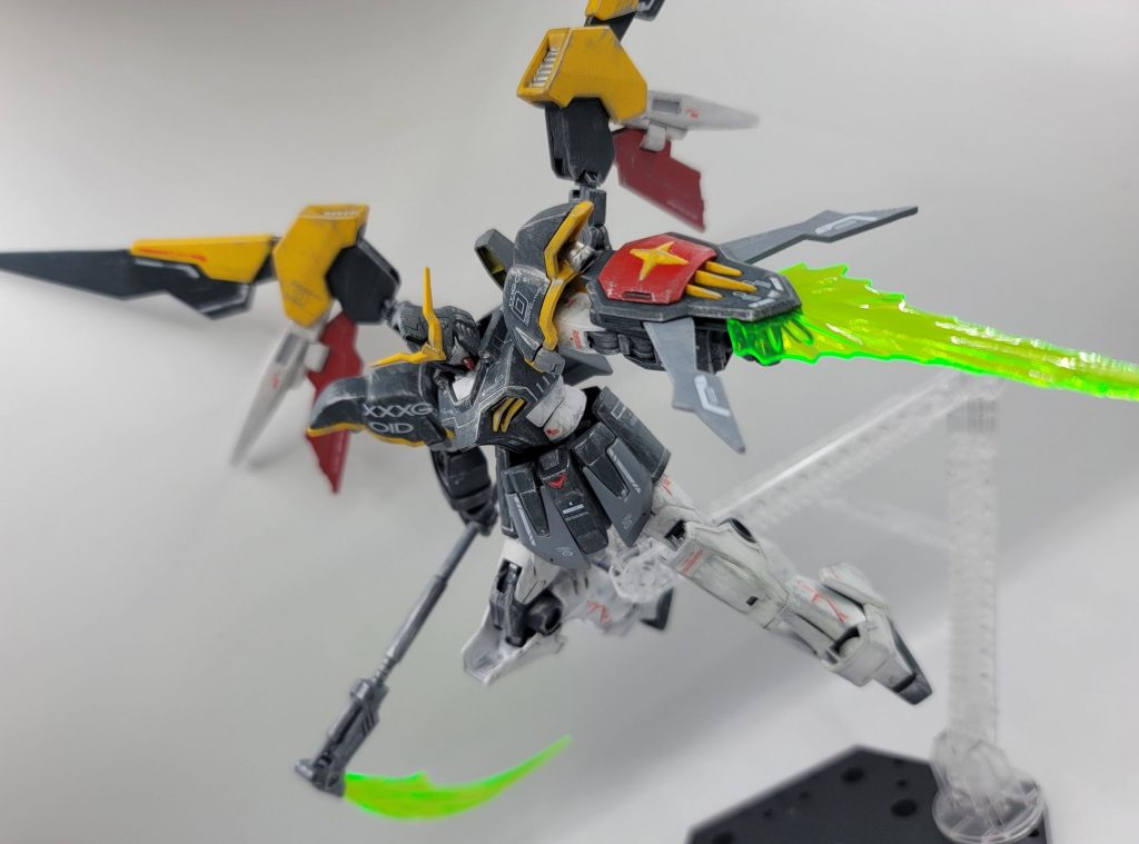 バスターシールド腕を上げると肩アーマーと干渉するので意外と構えにくい