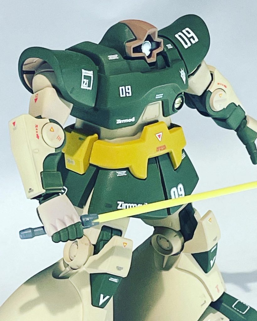 グリーンはオリーブドラブを使用。ベルトのイエローはあまり鮮やかなのは好みではなかったので暗めにしました。