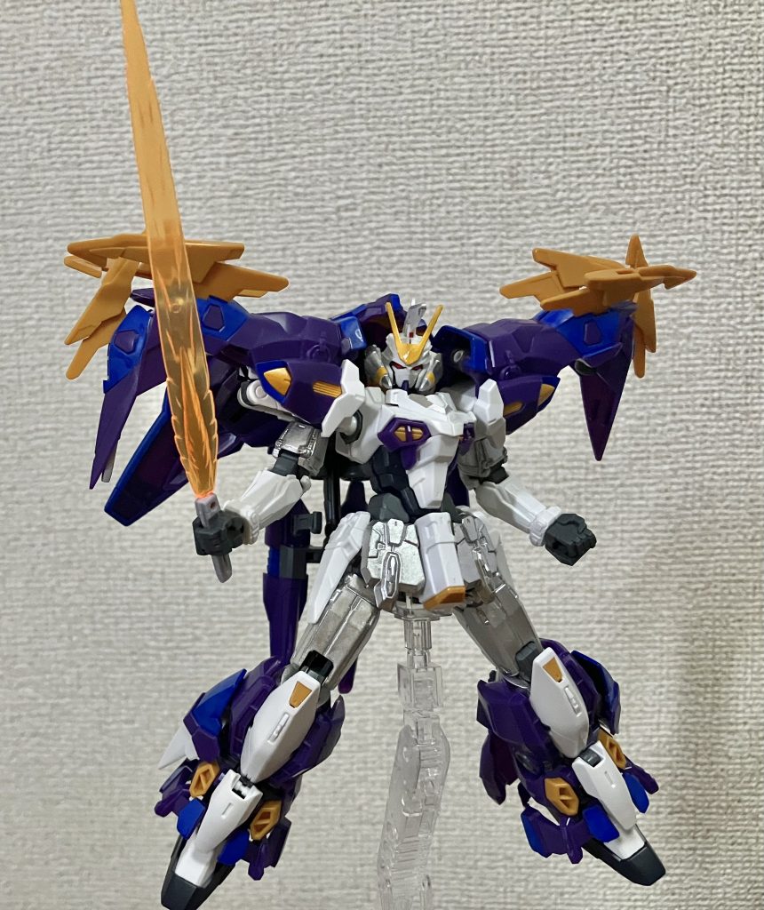 ビームソードも旧キットのエピオン風な感じに。ポーズは旧キットの箱絵再現！