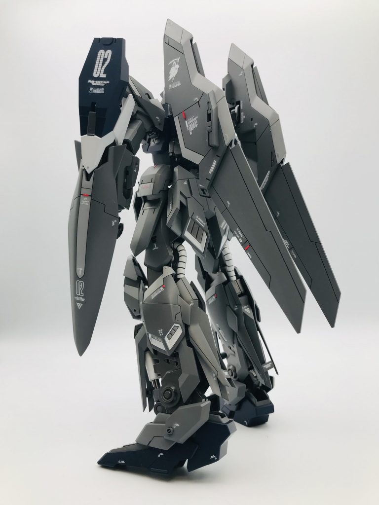 シールド、ウイングバインダー。今回、ディテールアップにレッドチップを使用しました。