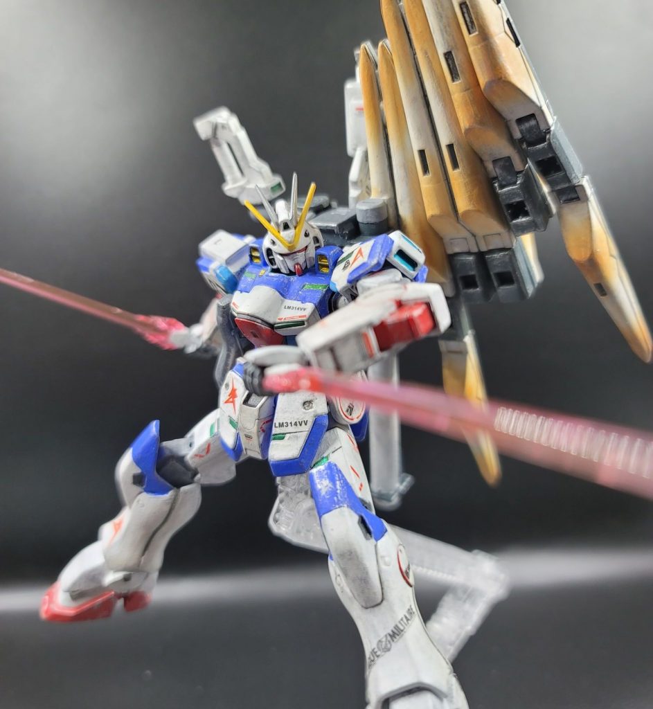 ビーム・サーベル設定上両腕内部に収納するこれらも当然健在