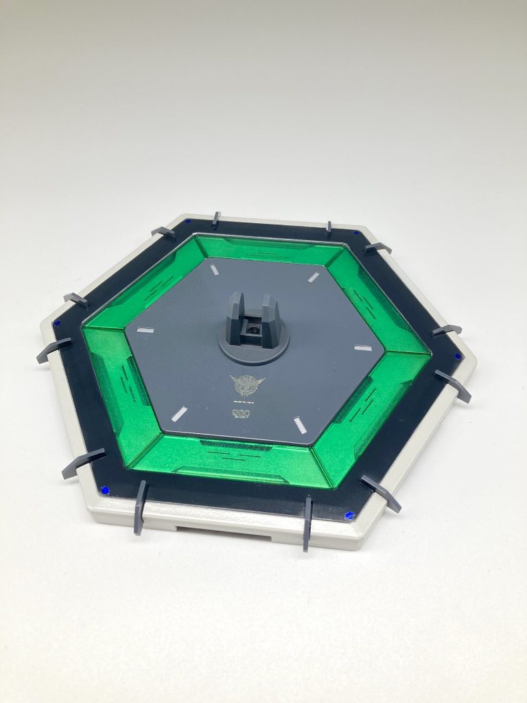 台座はいつか使いたいと思っていたセッションベースを塗り分けしスリット部をプラ板で穴埋め以下アクション