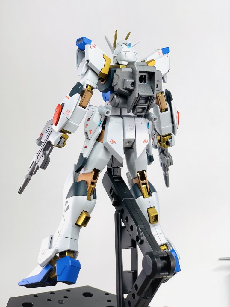 インパルス素体状態の背面。ジャンク品からストライカーパックのコネクタをでっちあげて背面に装着してま