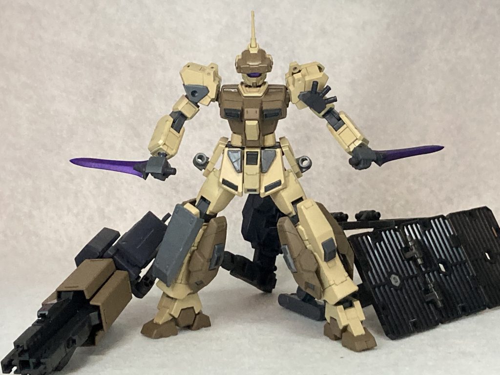 重装化しているバックパックはパージを可能とし軽装化できるようにし有事の際の近接戦に備えている