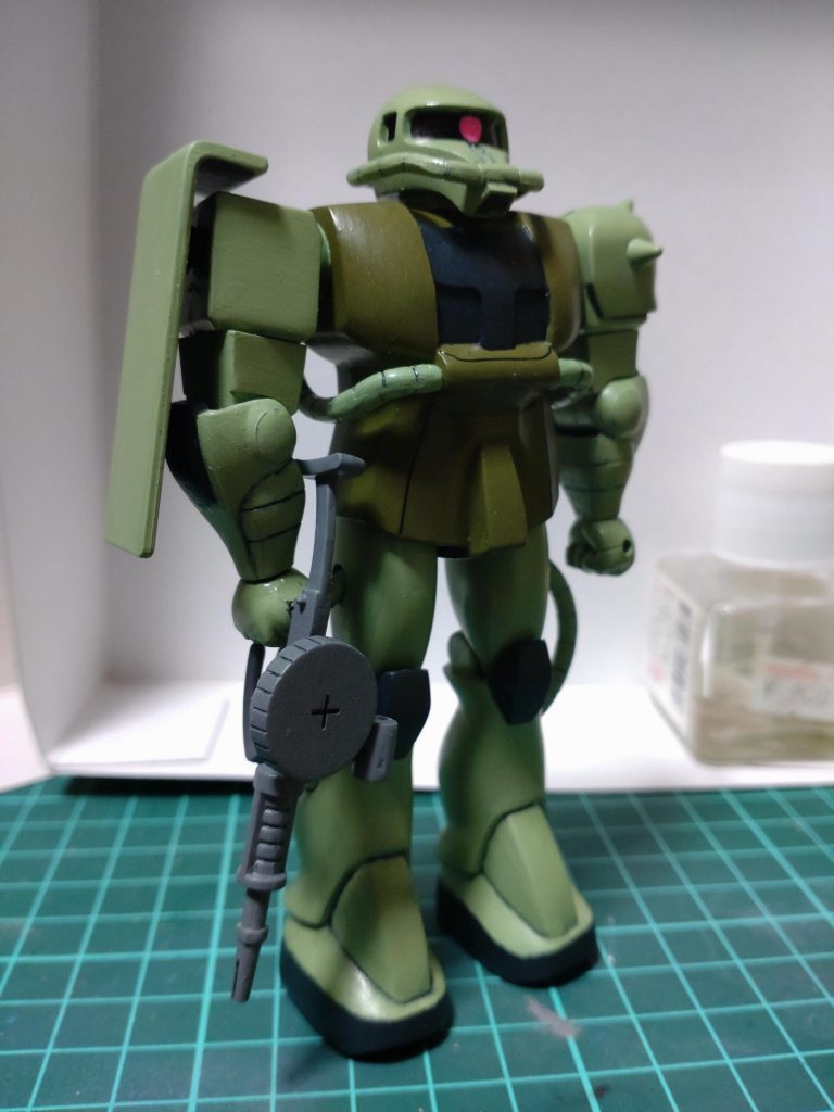 最近話題のククルス・ドアンのザクに一番似てる現行モデルだと思うので、これから改造するのにオススメですよー。