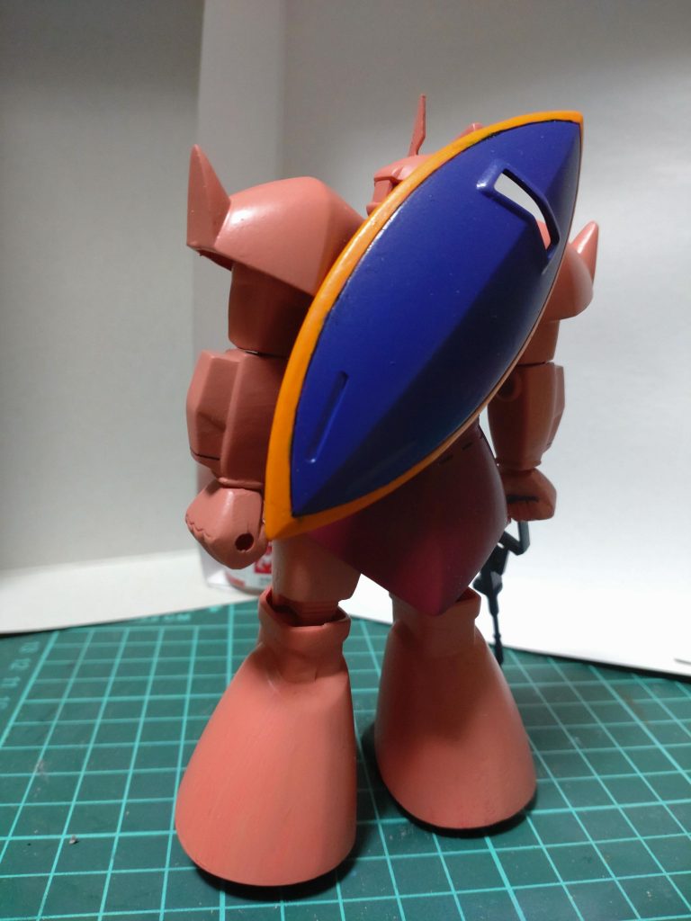 楕円形のシールドが特徴的。