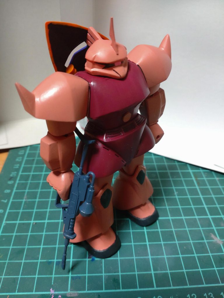 好きなゲルググの角度は斜め上。