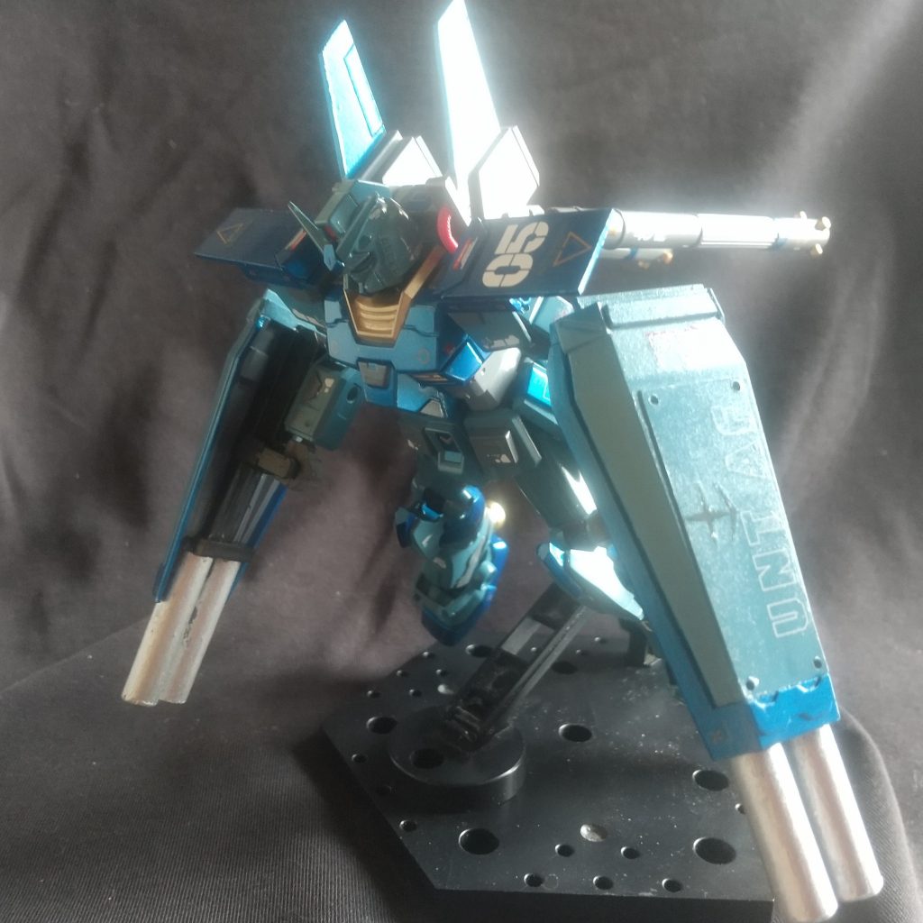 シールドに大型の砲弾を付け武装を強化しました♪