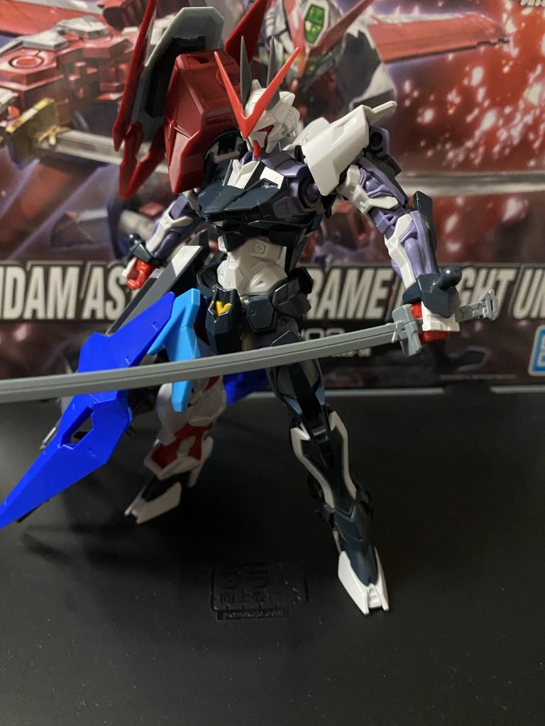 【最初期段階】まだ頭がアストレイでバインダーが流用パーツだった頃っスボディのイメージはある程度固まってましたがとにかくバインダーで頭抱えてました