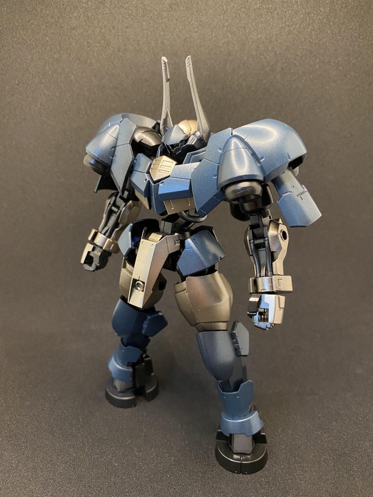 ブルーの装甲は最終的にはクリアブルーで落ち着かせましたが、その前段階の状態も良いなぁと思い、写真に残しました。