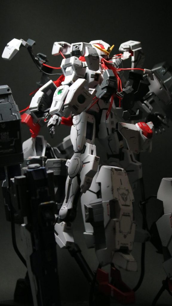 人革連に鹵獲されそうになりヴァーチェを構成する外装をパージしてナドレ初登場したシーンです