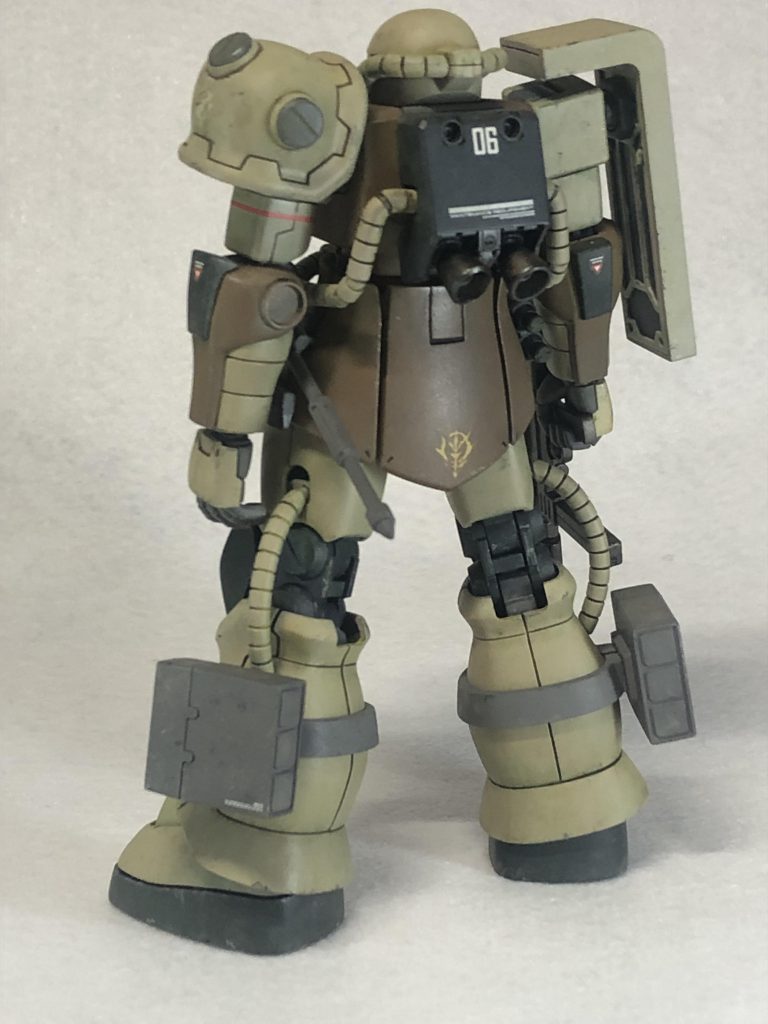 サンドカラーで基本色を塗ったあと、クレオスさんのフィルタリキッドの黄色と緑色でフィルターをかけました。