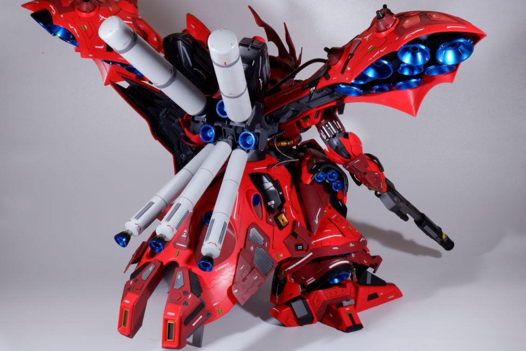 背面カラーリングは明度を付けて情報量アップを図りました。アクセントにゴールドと各パーツにグリーンチップを散りばめました。