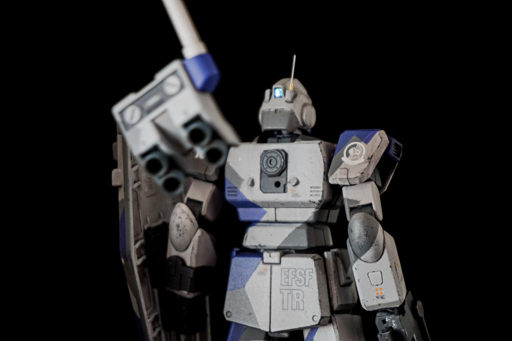 ランドセルはネオジムとマグネットセッターで簡単に取り外しできるようにしました。なので隠れる部分ですがディテールを入れました。中央右下の穴を爪楊枝で突くことで、コックピットハッチがせり出します。