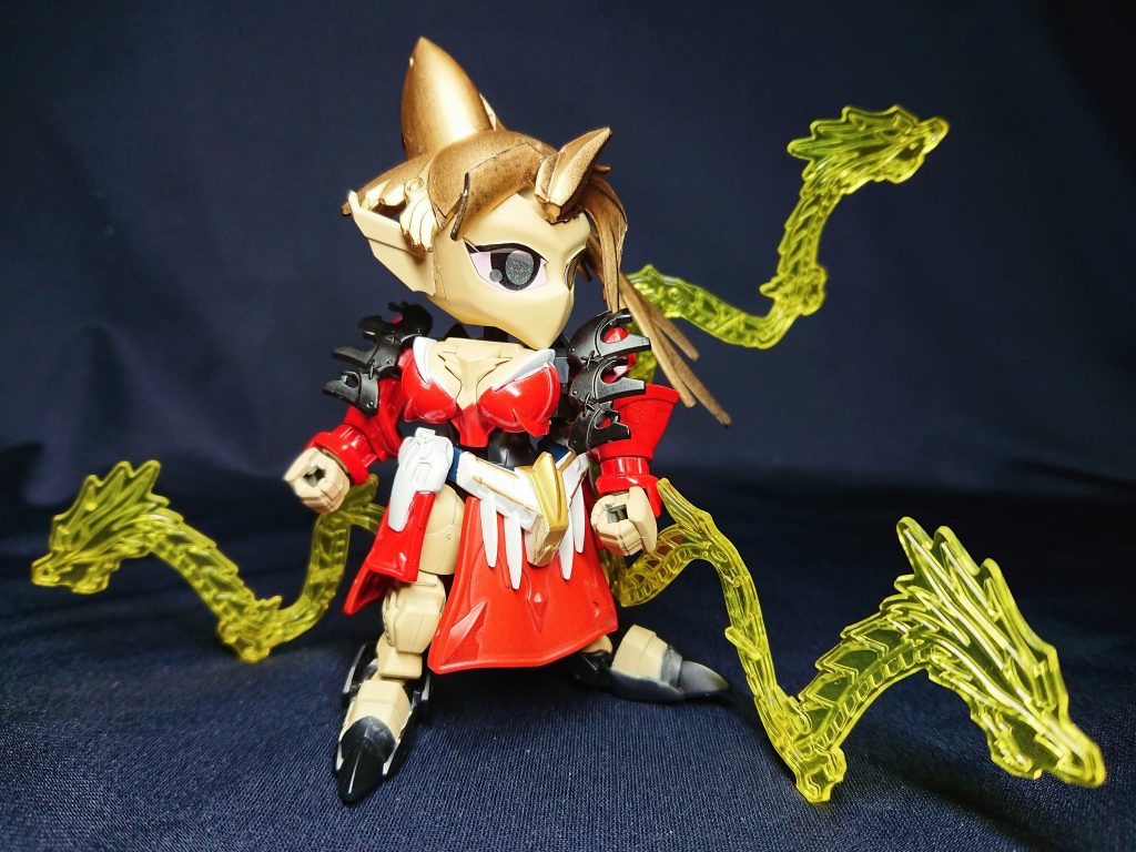 ドラゴンは最初は割愛する予定でした。あまりにシンプルになってしまうため制作しようとしたら、翔烈帝劉備のドラゴンがぴったりだったので採用。余ったCSフレームの肩パーツを背中の穴にはめ込み可動させています。