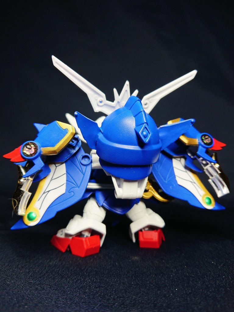 鎧を外すタイプではなく、バックパックにまとめる形となるため、重心が後ろになりやすいです。